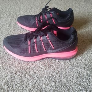 Women's Nike Air Max Dynasty Size 8 Black/Hot Pink